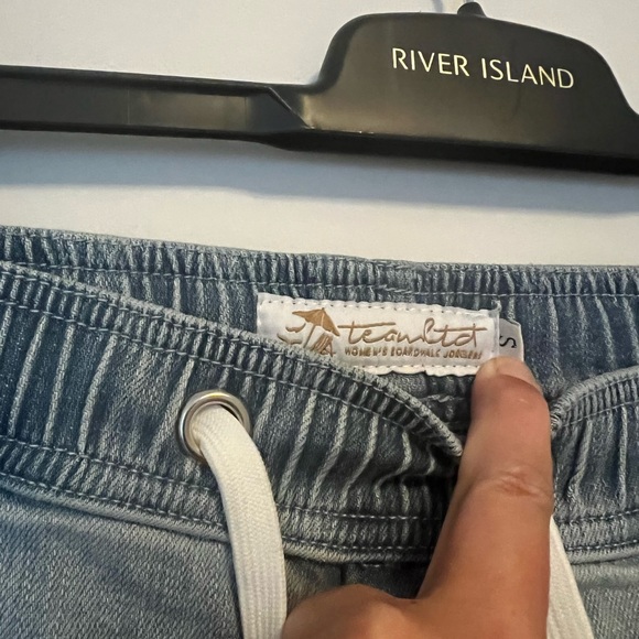 NWOT Womens distressed jogger jeans - Picture 4 of 5